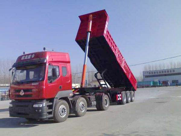 自卸半掛車(chē)圖片